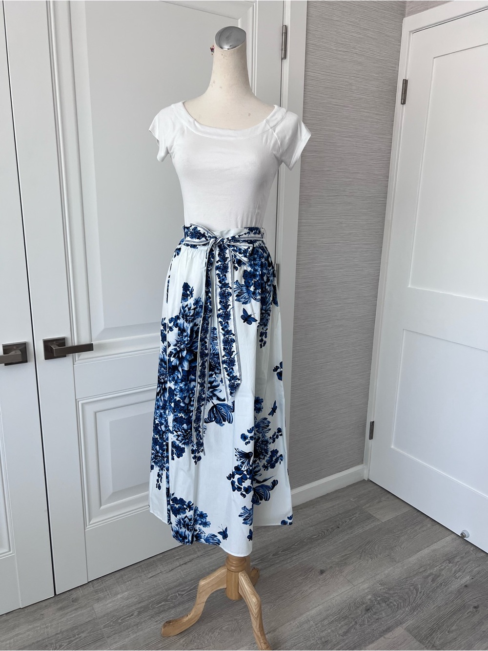 H&M Women's White Maxi Skirt with Blue Floral Print and Tie Waist